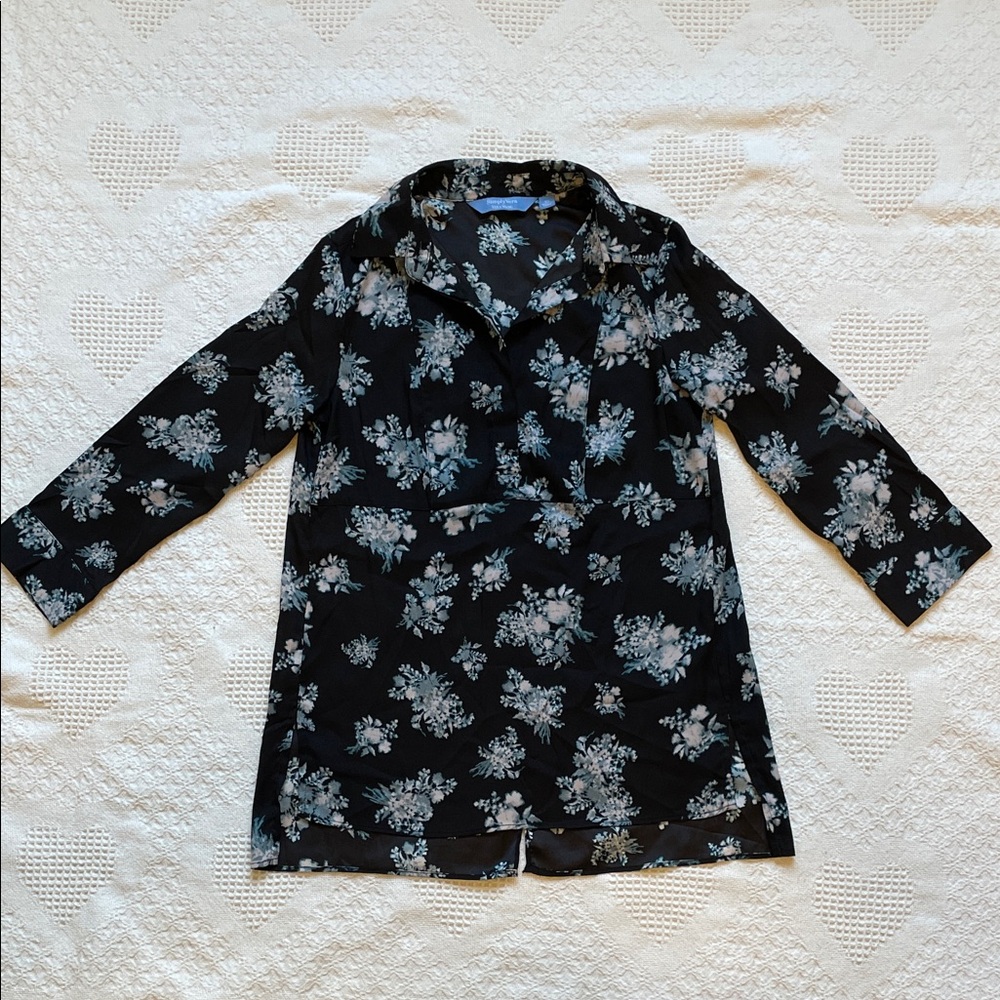 Simply Vera Vera Wang Black and Blue Floral Blouse